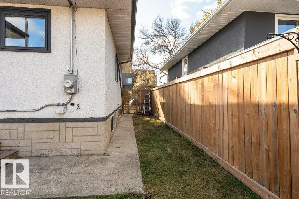 10432 64 AV NW