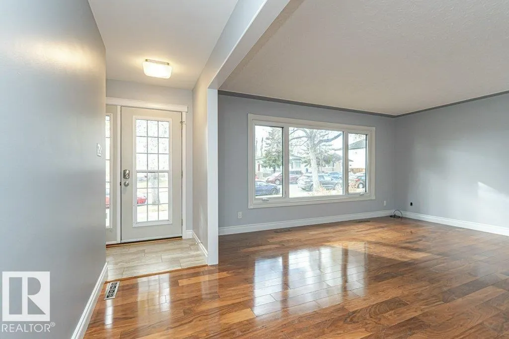 10432 64 AV NW