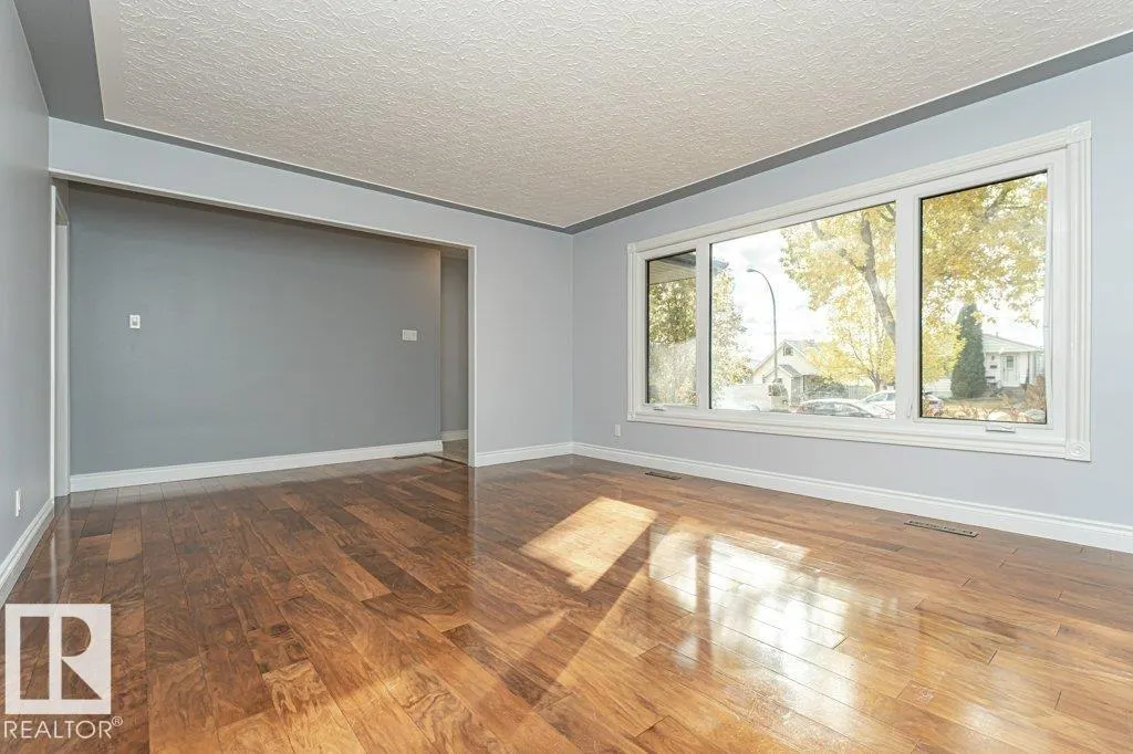 10432 64 AV NW
