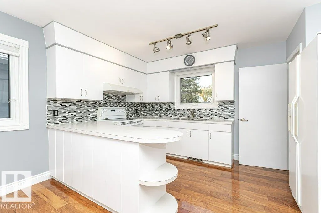 10432 64 AV NW
