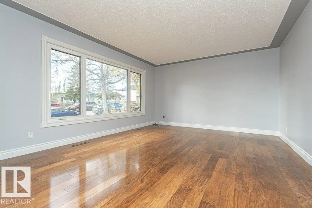 10432 64 AV NW
