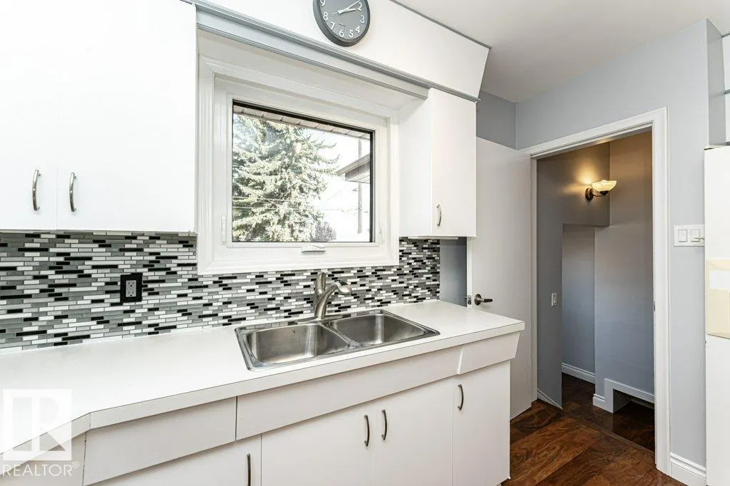 10432 64 AV NW