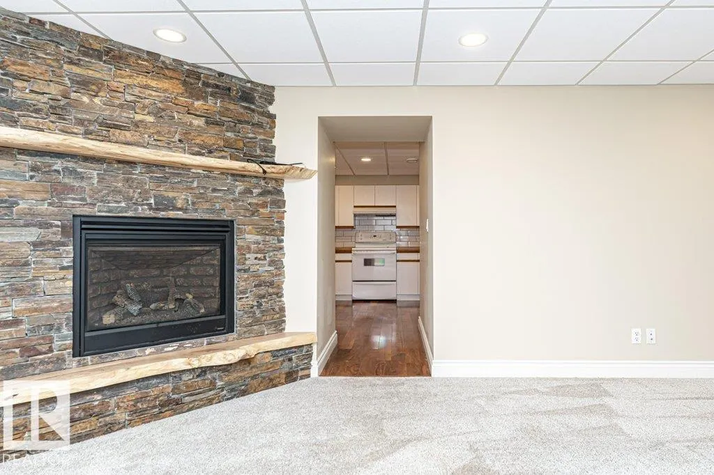 10432 64 AV NW
