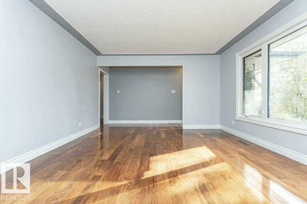 10432 64 AV NW