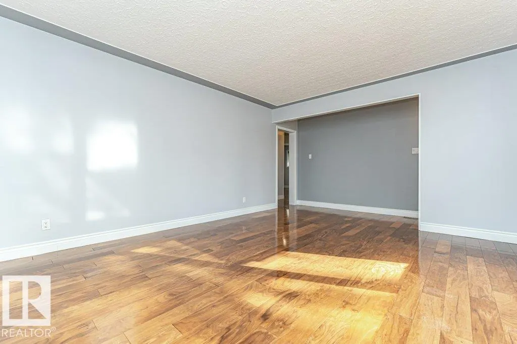 10432 64 AV NW