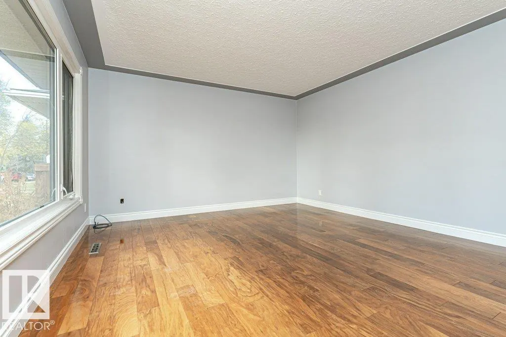 10432 64 AV NW