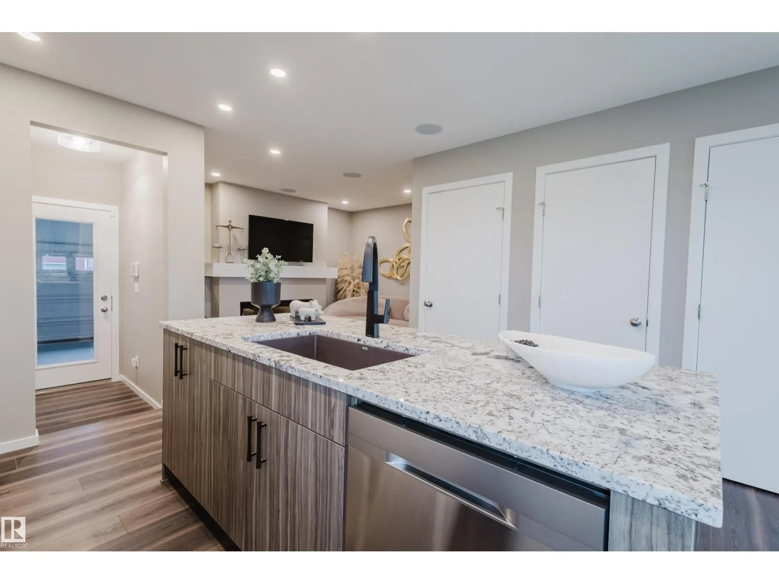1029 Helen Lavender LN