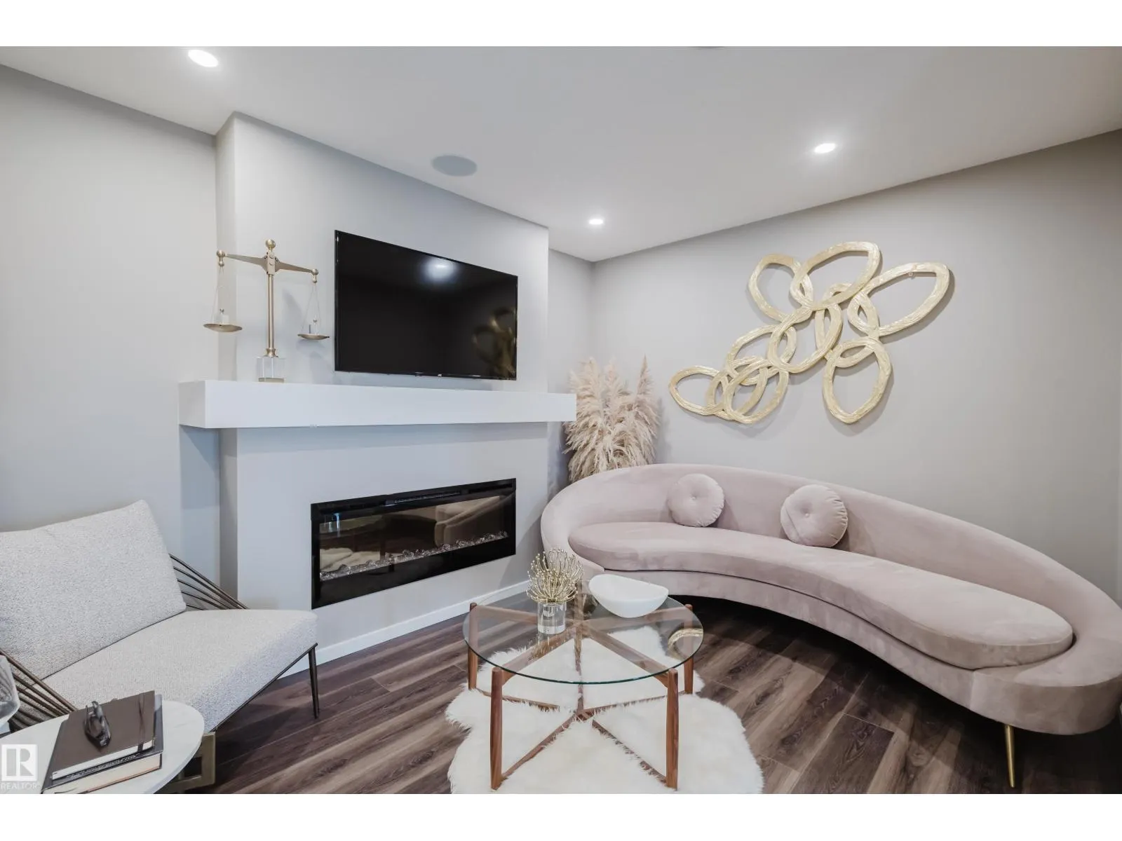 1029 Helen Lavender LN