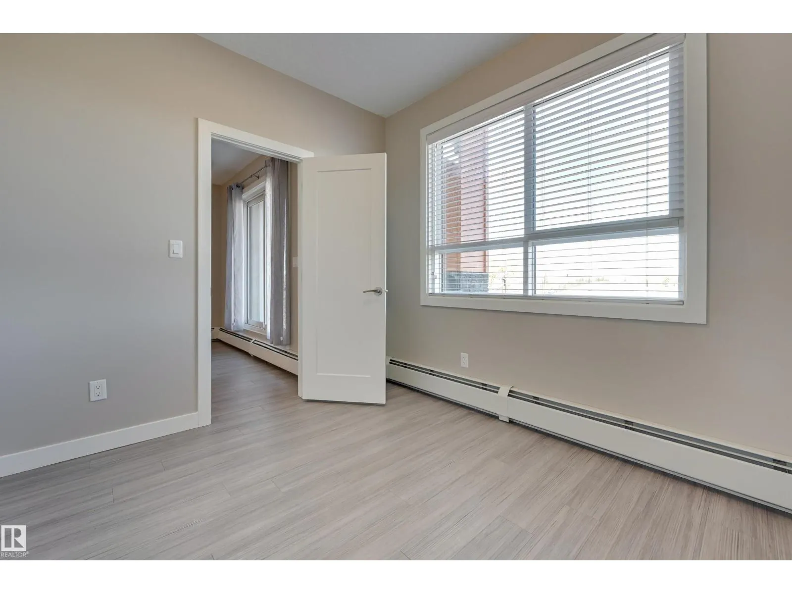 #301 17 COLUMBIA AVENUE