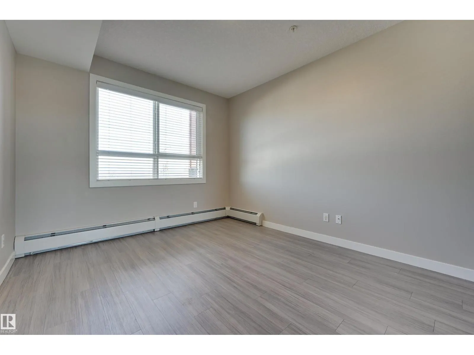 #301 17 COLUMBIA AVENUE