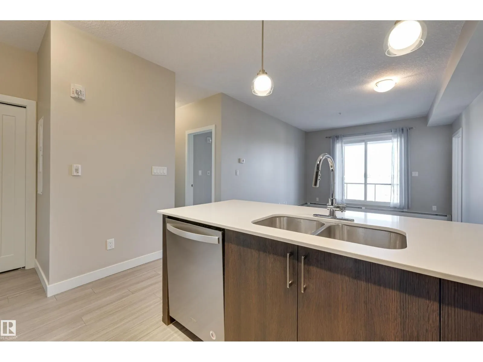 #301 17 COLUMBIA AVENUE