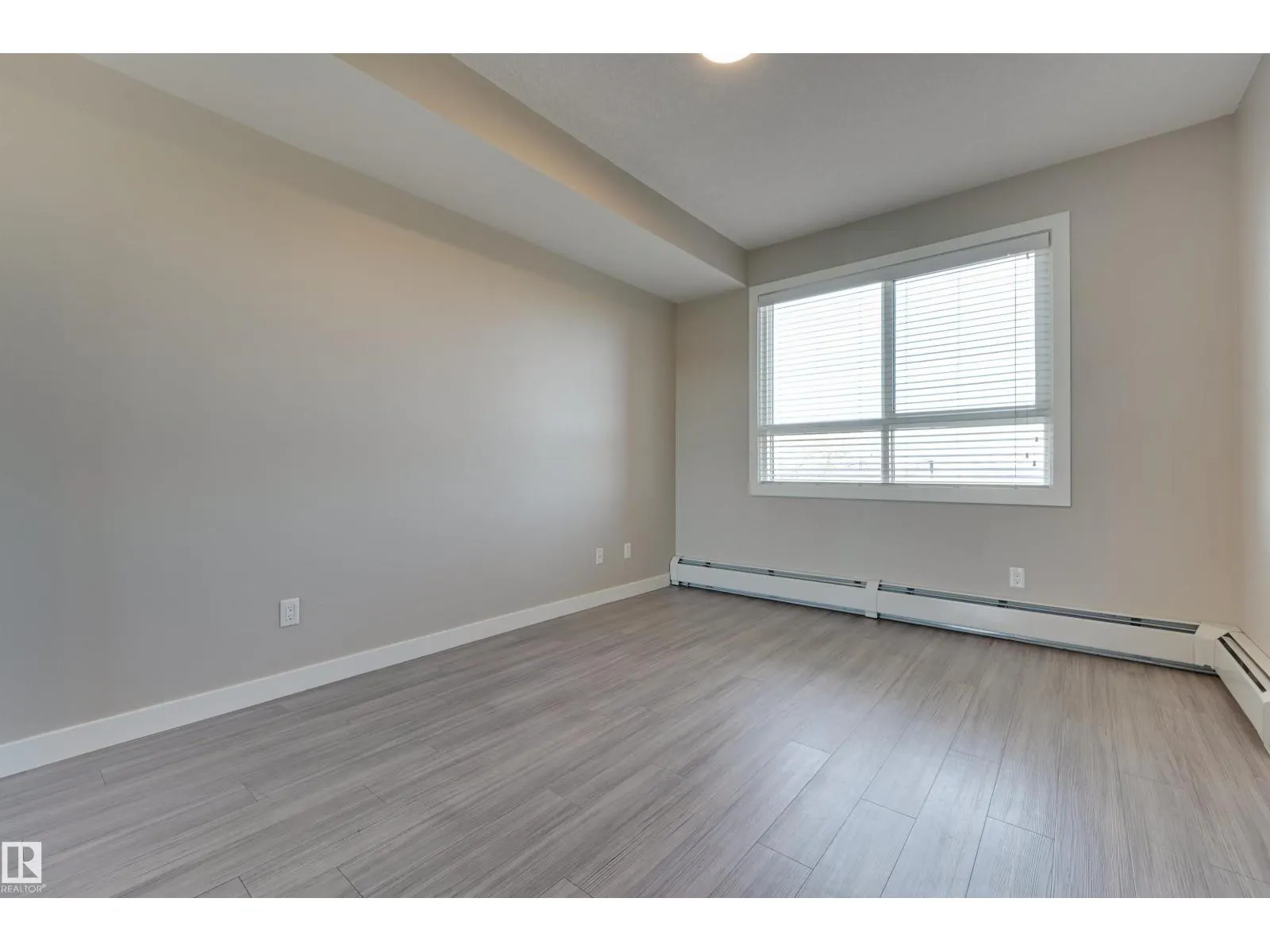 #301 17 COLUMBIA AVENUE