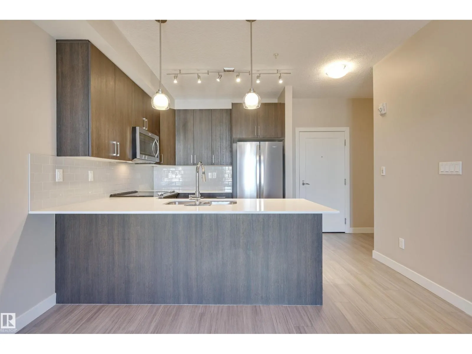 #301 17 COLUMBIA AVENUE