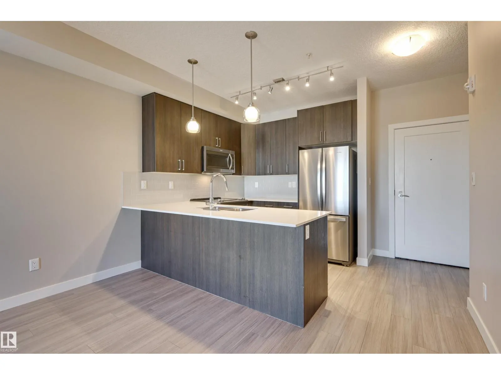 #301 17 COLUMBIA AVENUE