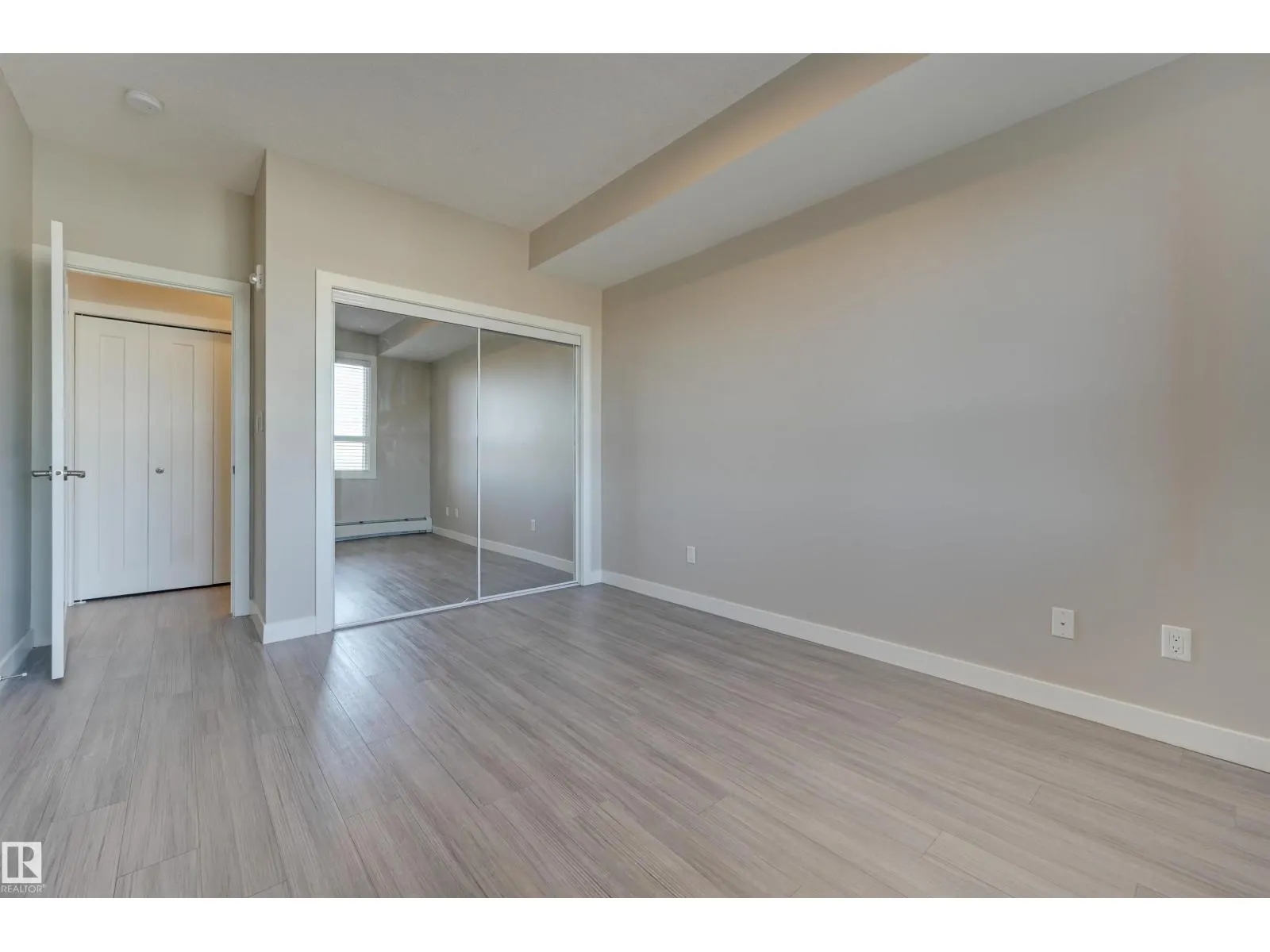 #301 17 COLUMBIA AVENUE