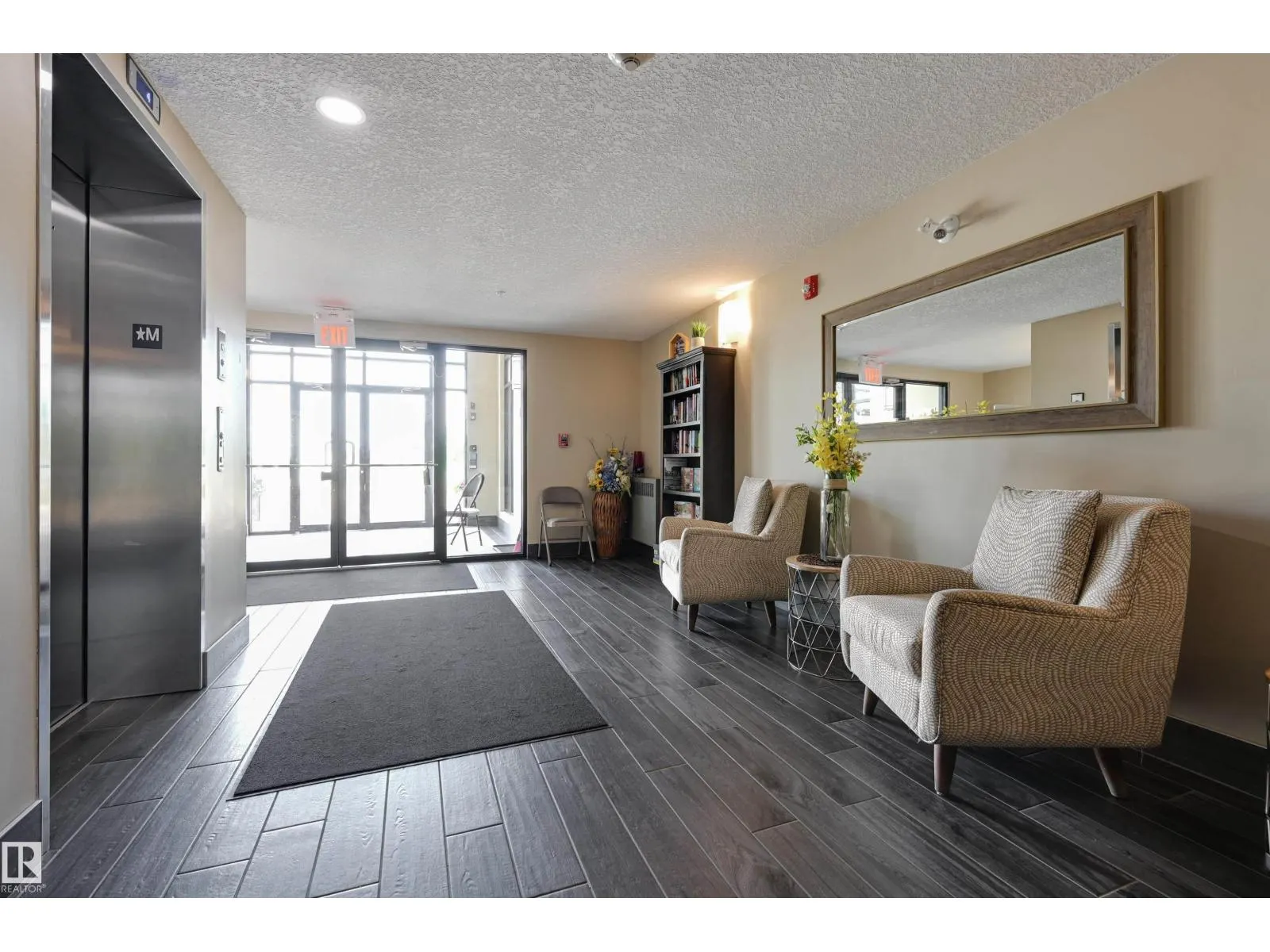 #301 17 COLUMBIA AVENUE