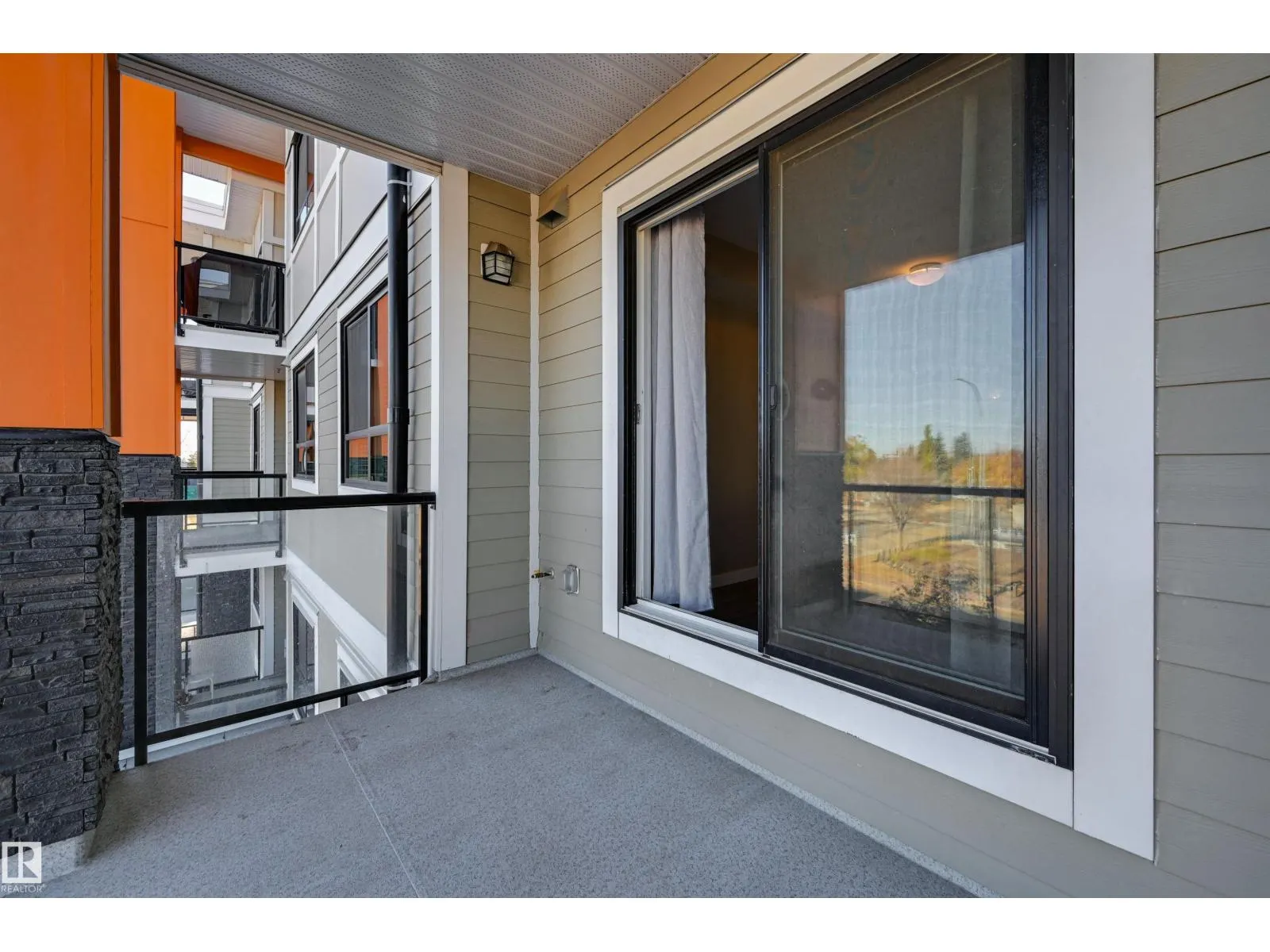 #301 17 COLUMBIA AVENUE