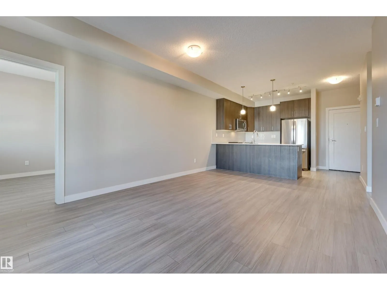 #301 17 COLUMBIA AVENUE