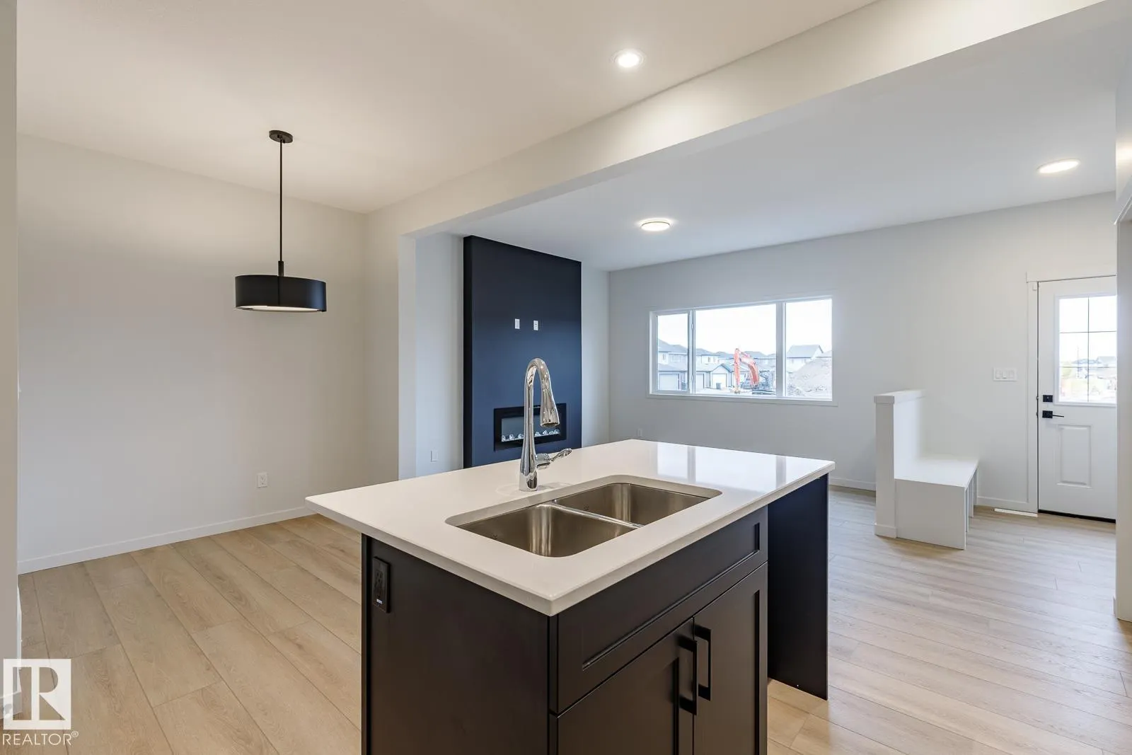 6324 175 AV NW