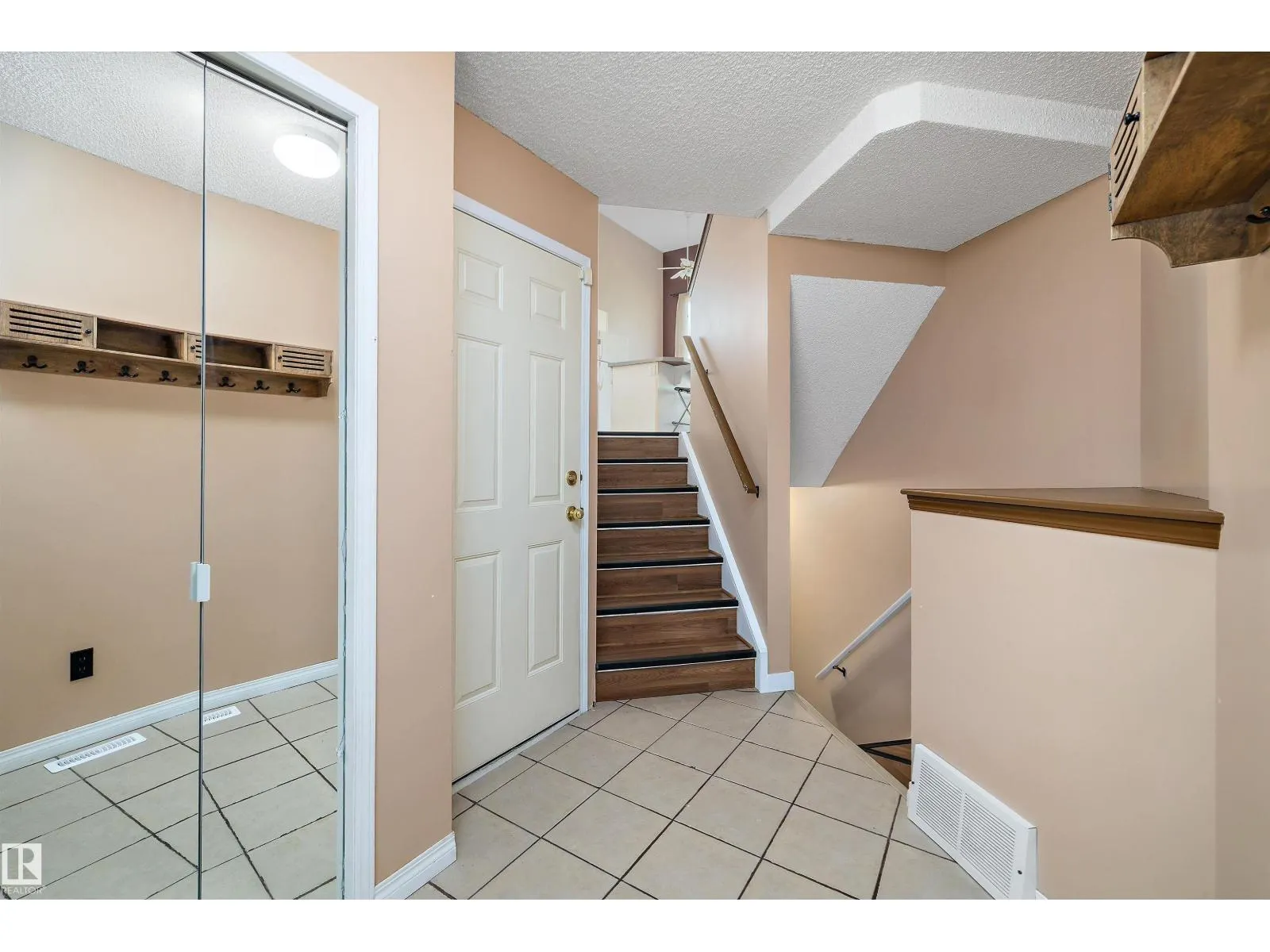 #8 300 HOOPER CR NW