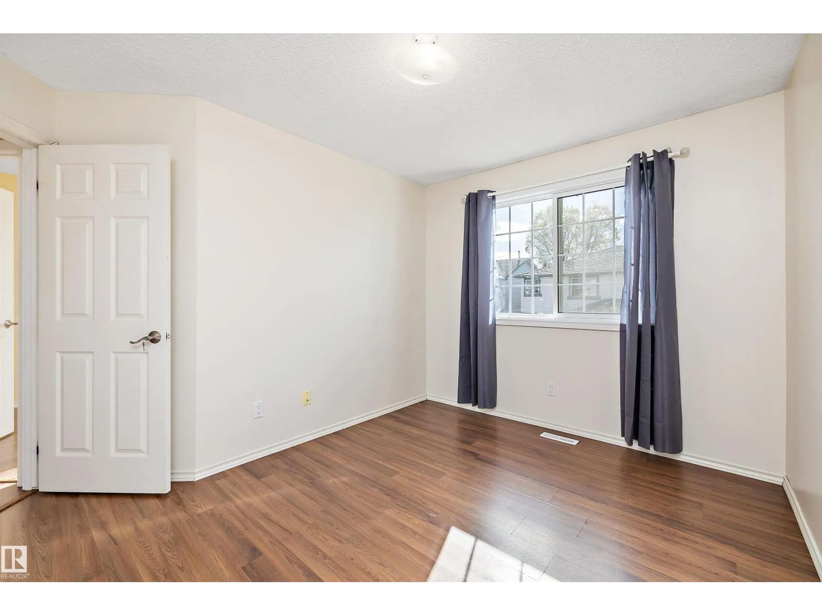 #8 300 HOOPER CR NW