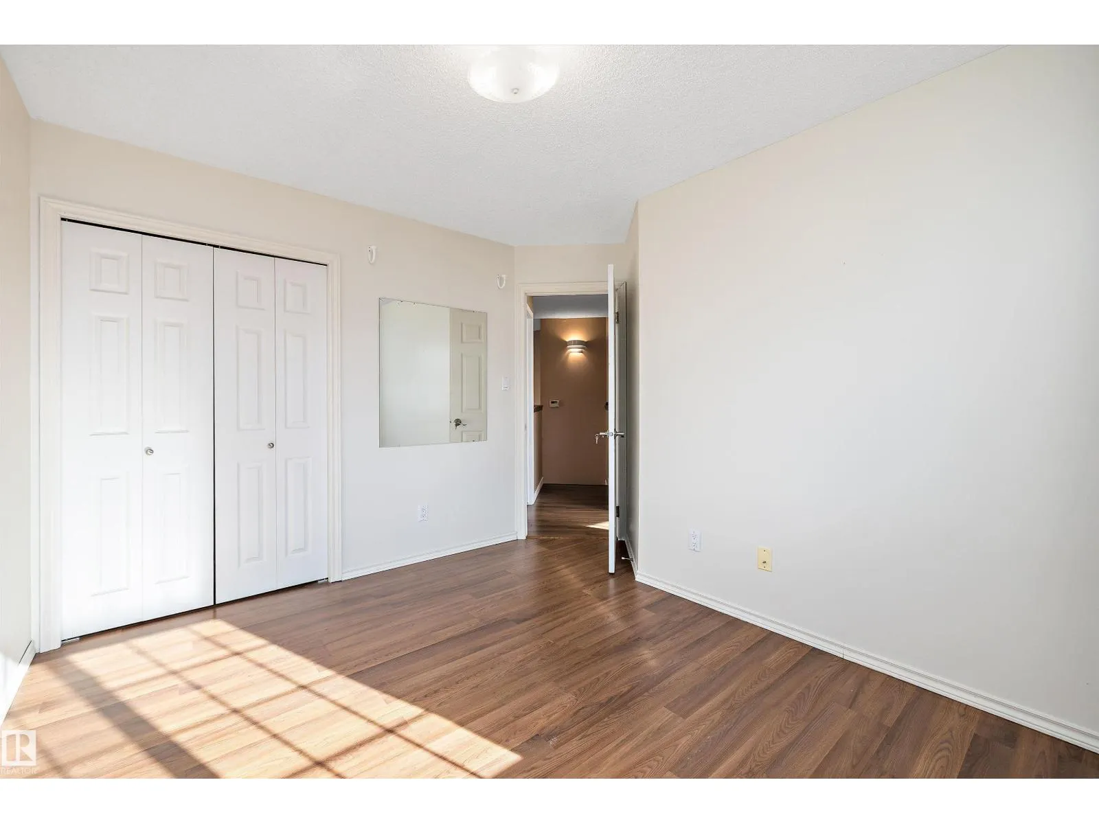 #8 300 HOOPER CR NW