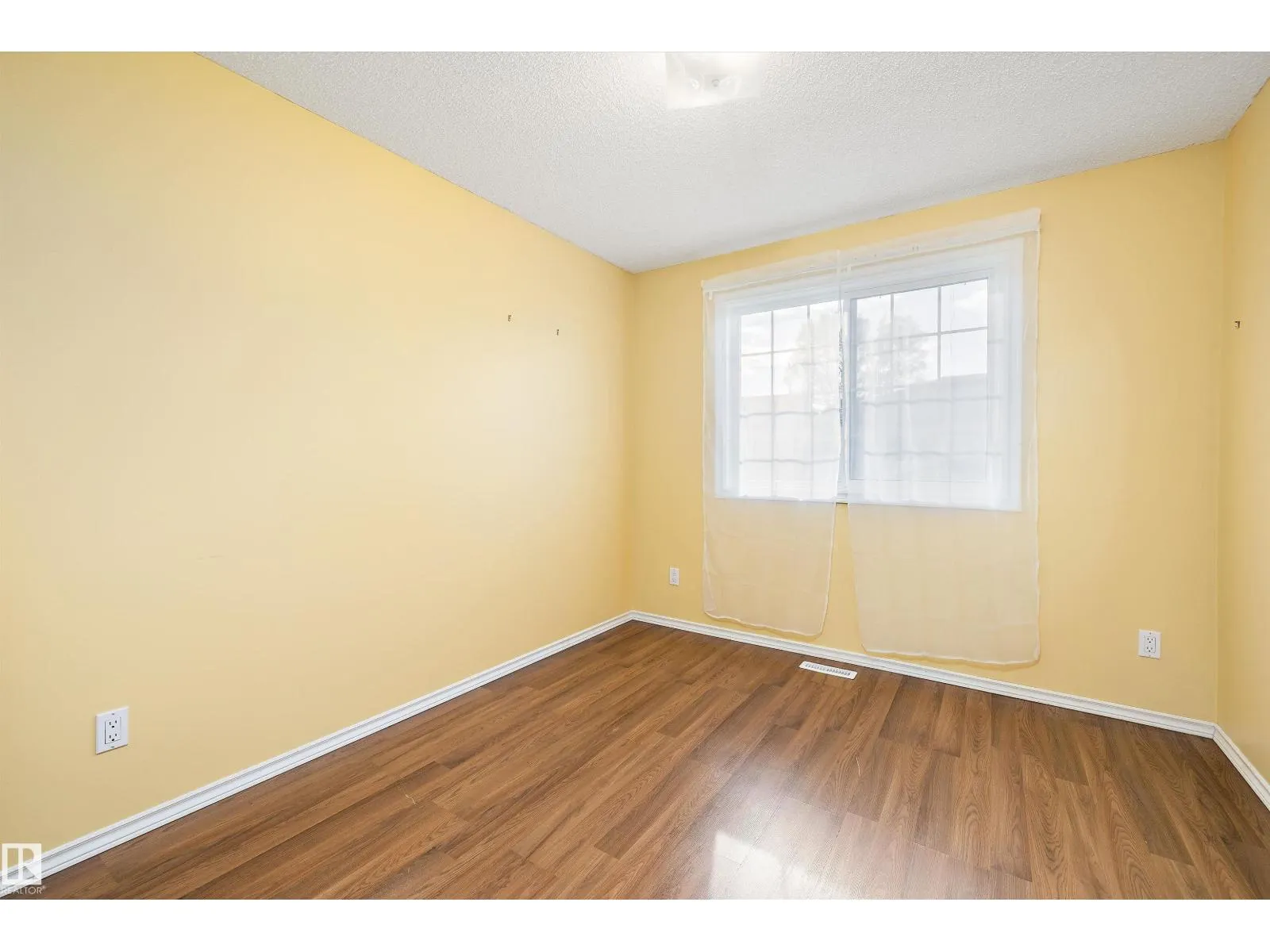 #8 300 HOOPER CR NW