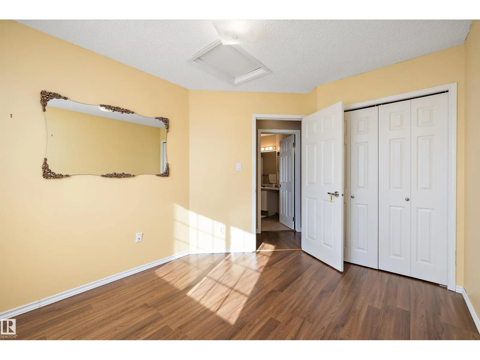 #8 300 HOOPER CR NW