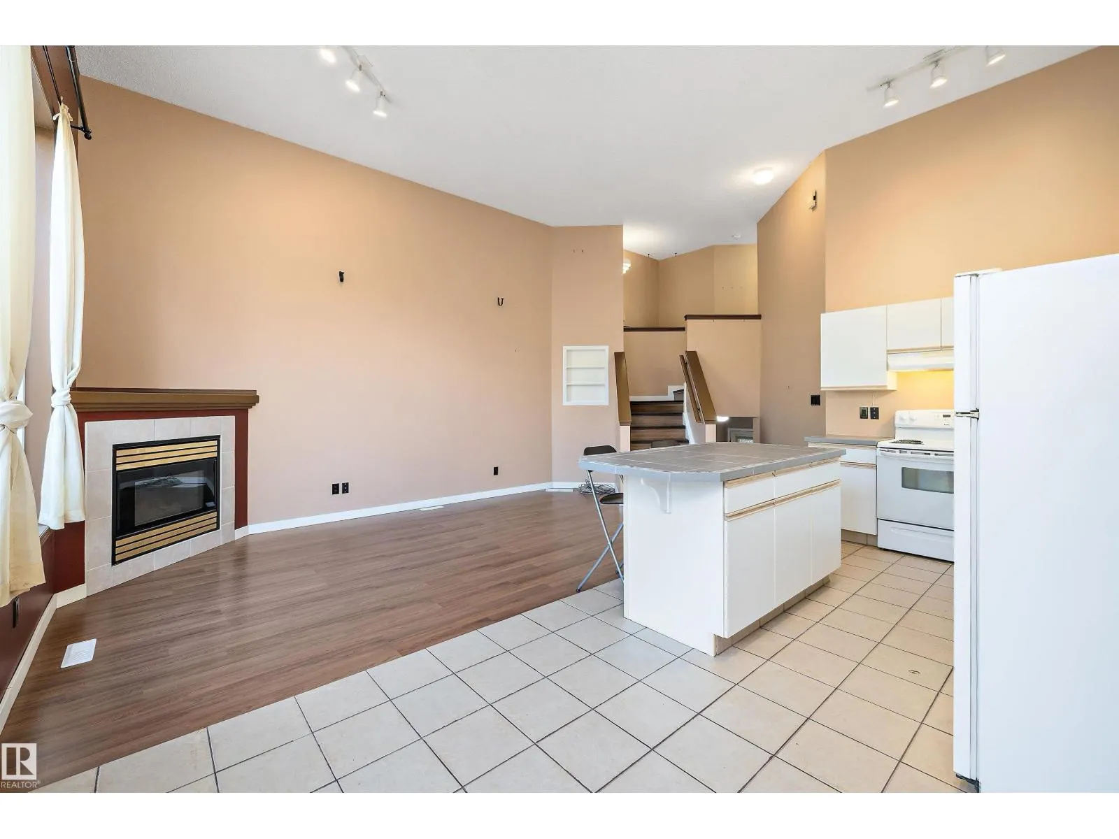#8 300 HOOPER CR NW