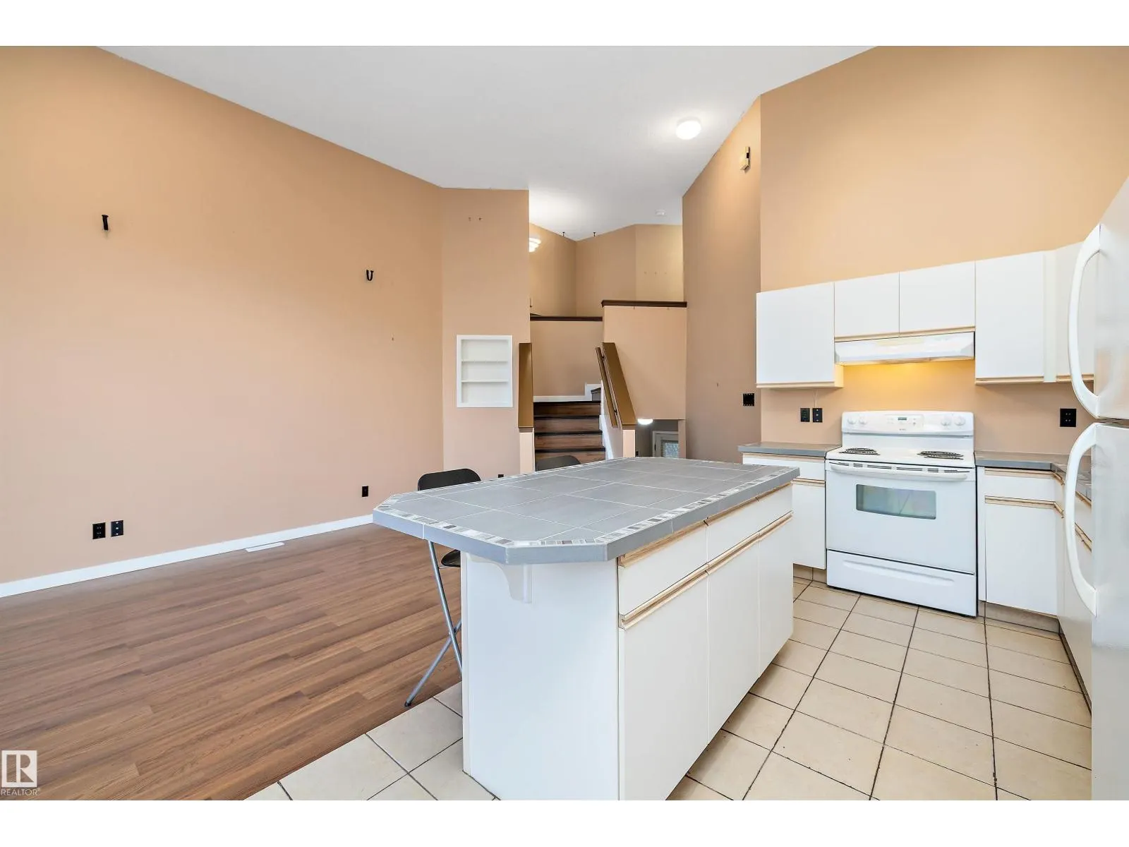 #8 300 HOOPER CR NW