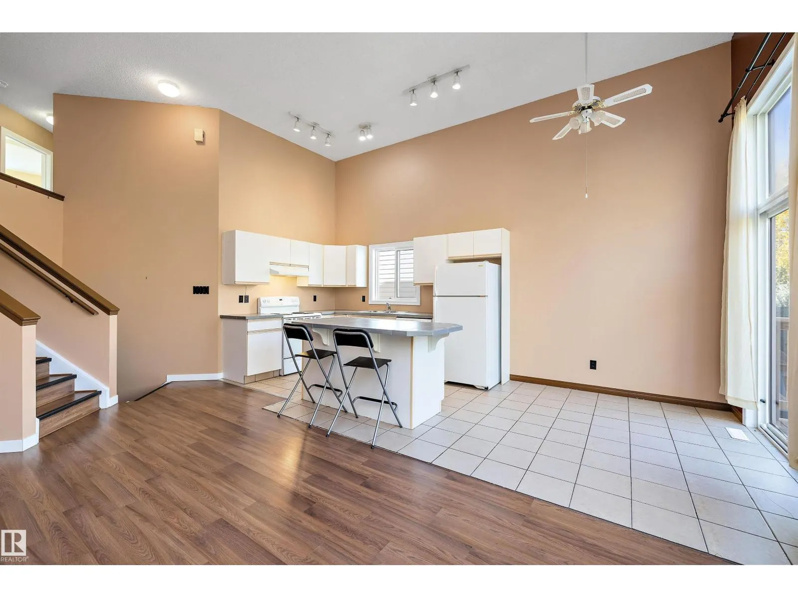 #8 300 HOOPER CR NW