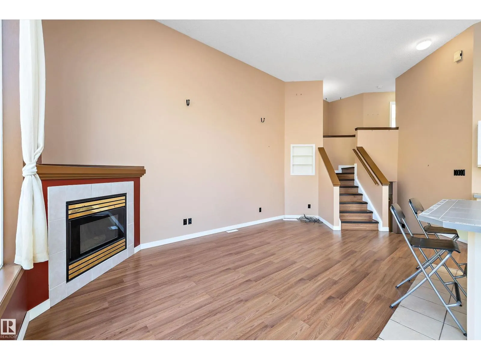 #8 300 HOOPER CR NW