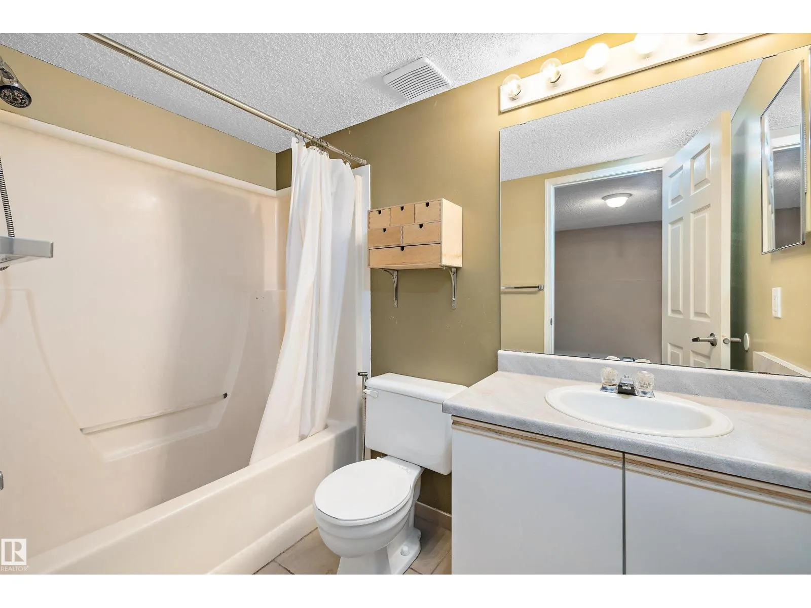 #8 300 HOOPER CR NW