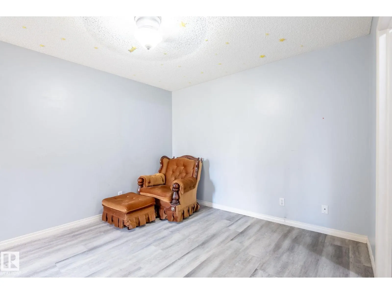 #114 2305 35A AV NW