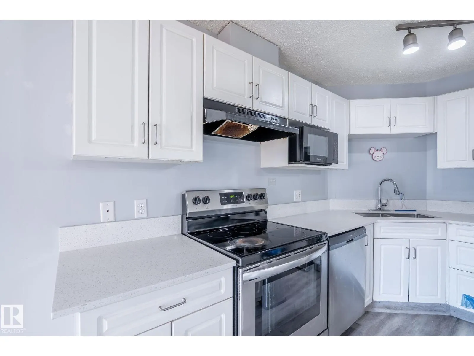 #114 2305 35A AV NW