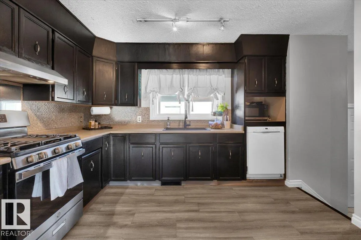 6 GLENDALE CR