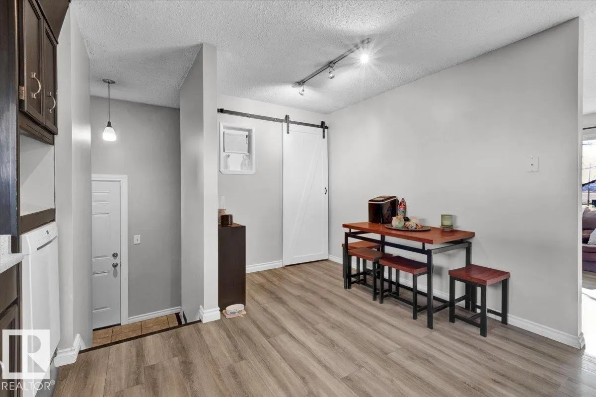 6 GLENDALE CR