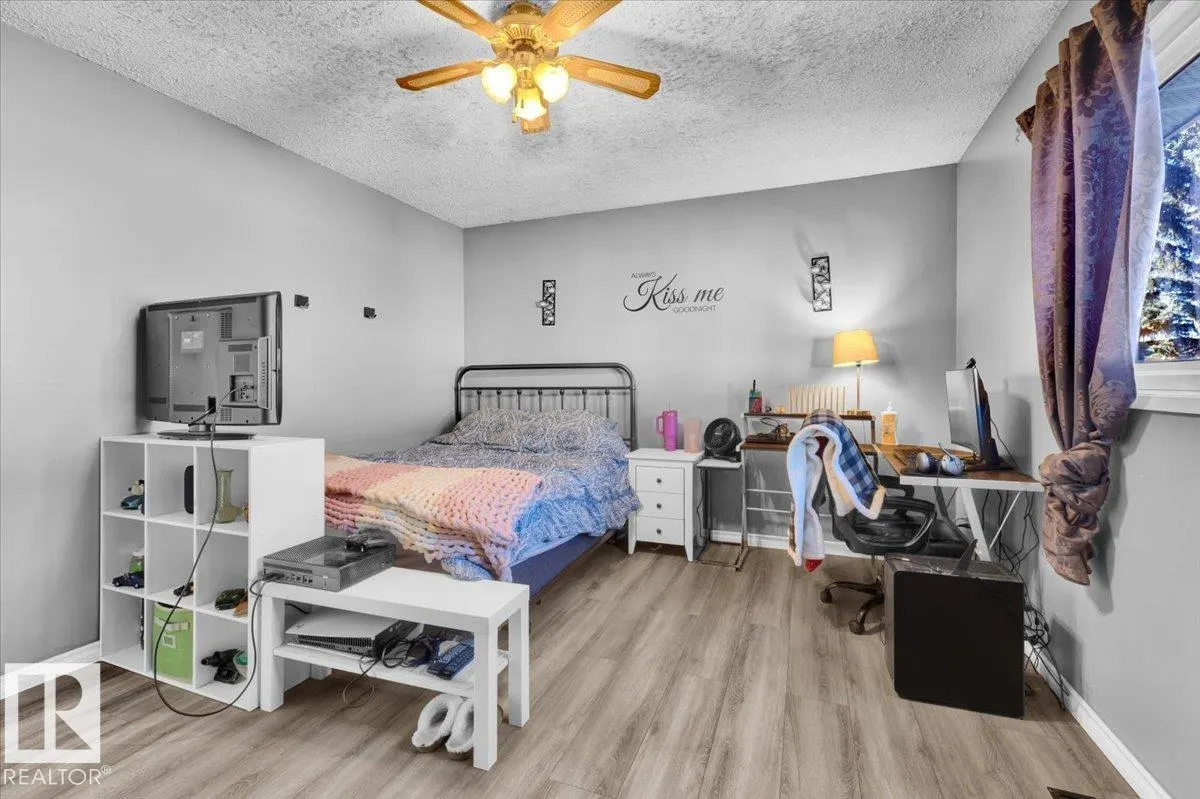 6 GLENDALE CR