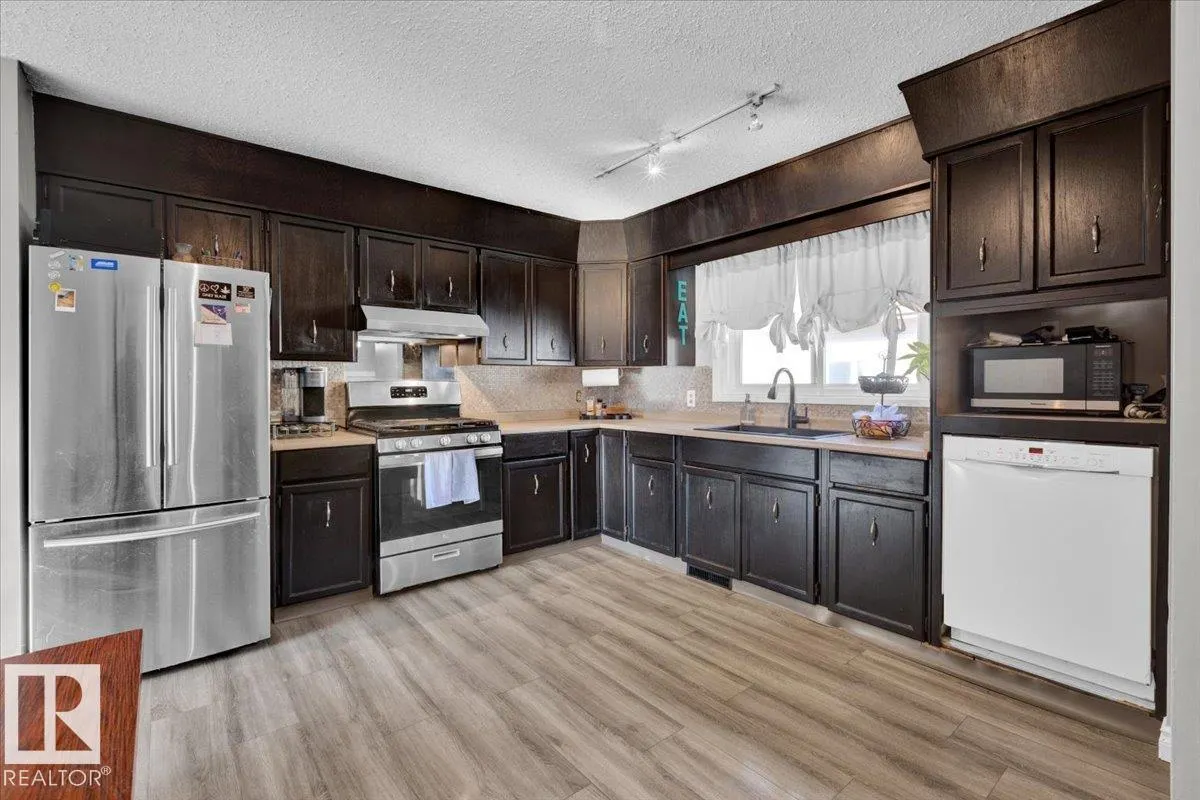 6 GLENDALE CR