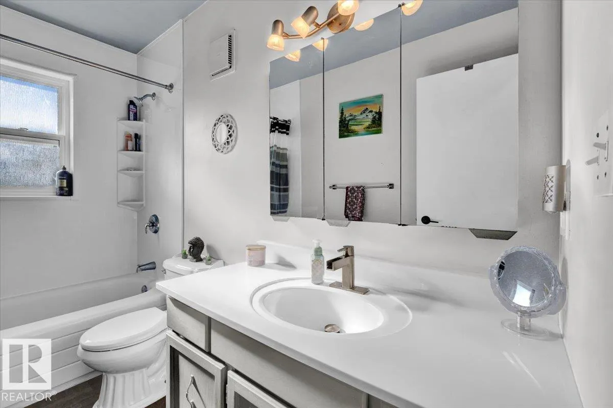 6 GLENDALE CR
