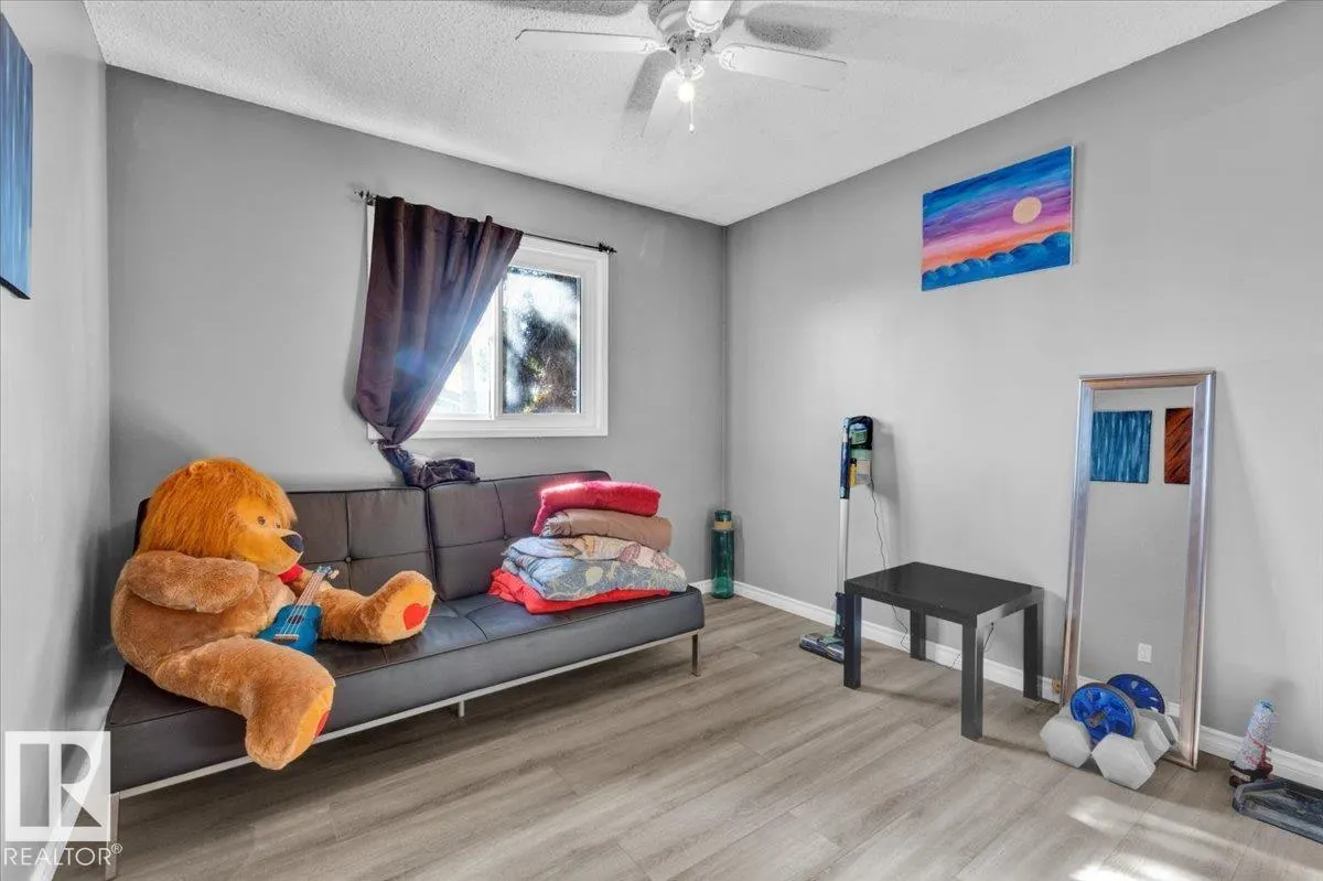 6 GLENDALE CR