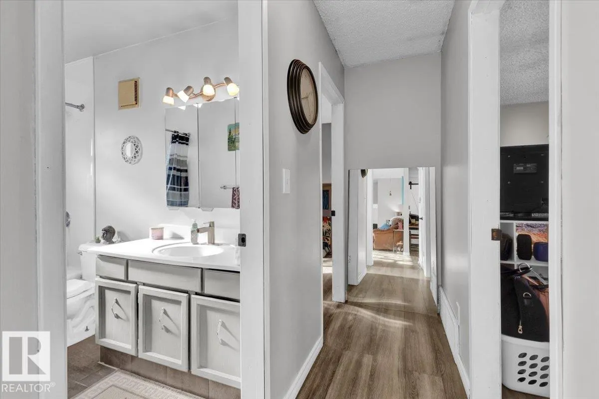 6 GLENDALE CR