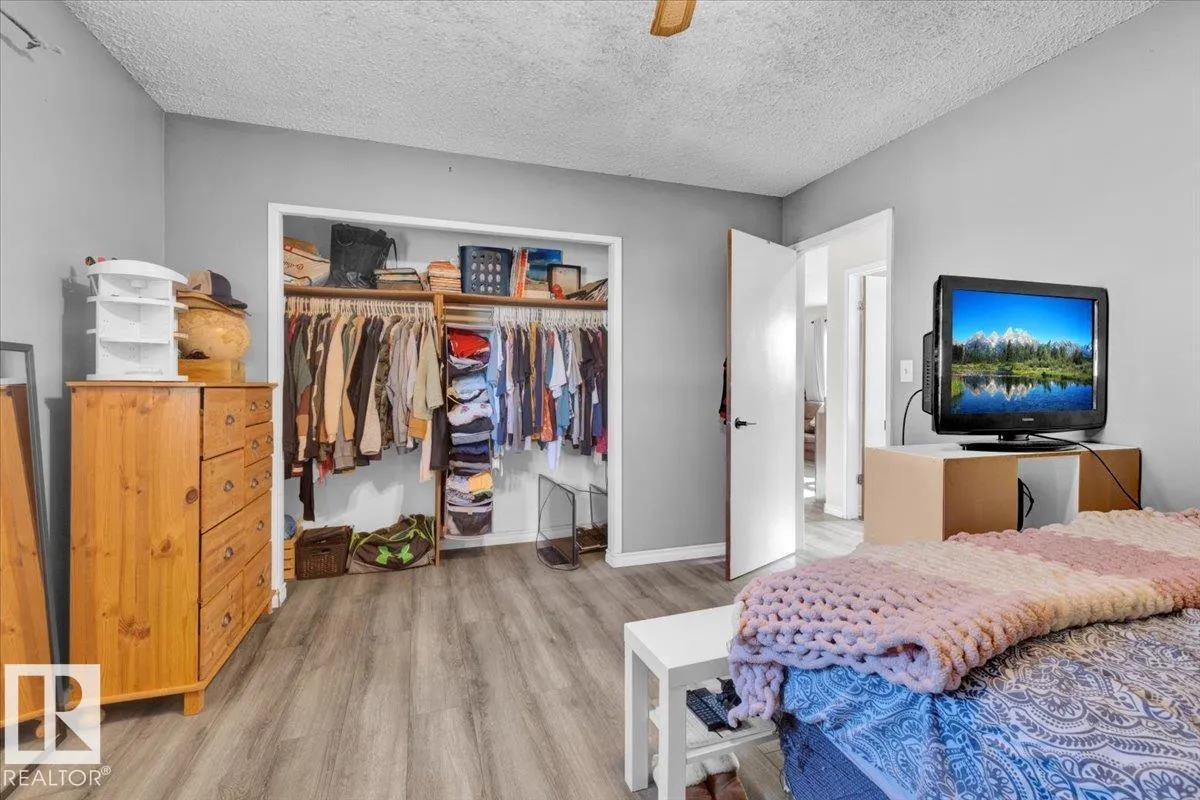 6 GLENDALE CR