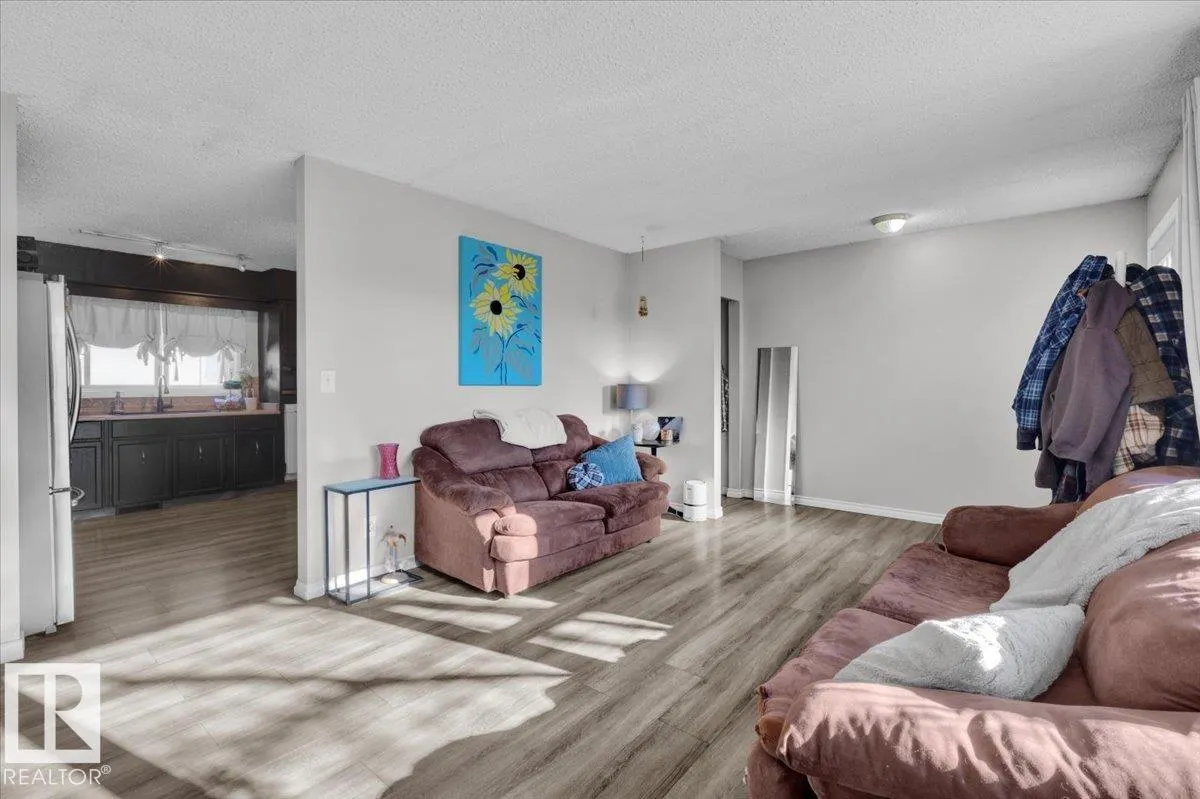 6 GLENDALE CR