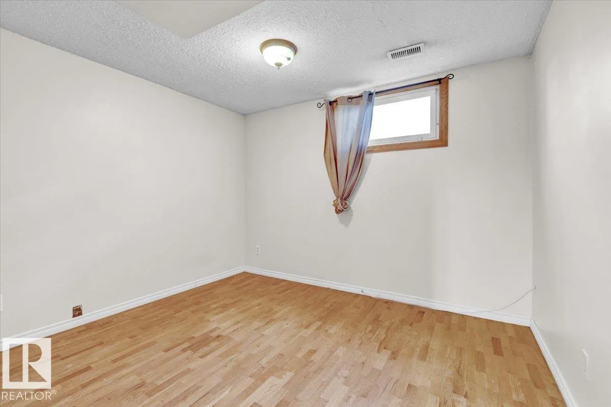 6 GLENDALE CR