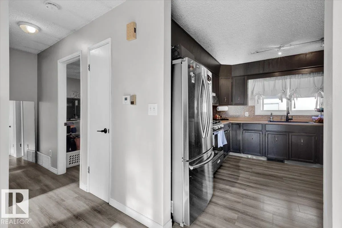 6 GLENDALE CR