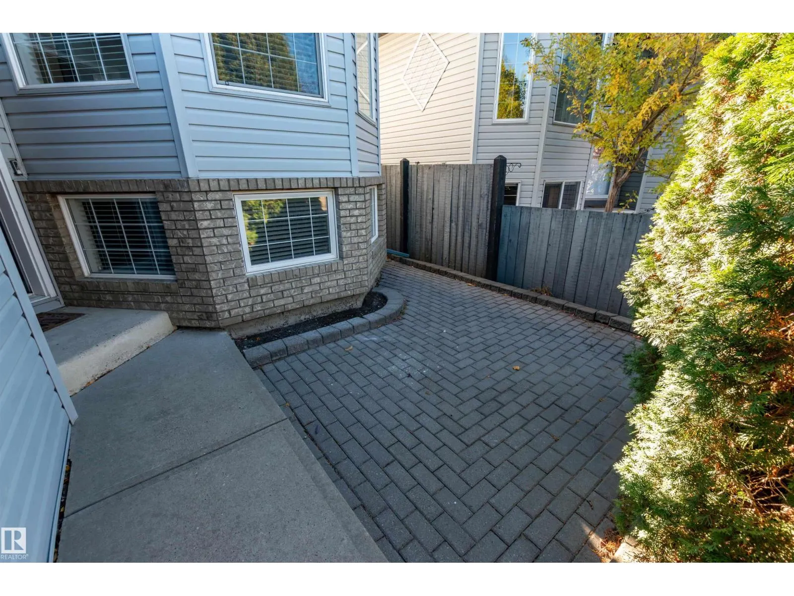 225 FORREST DR