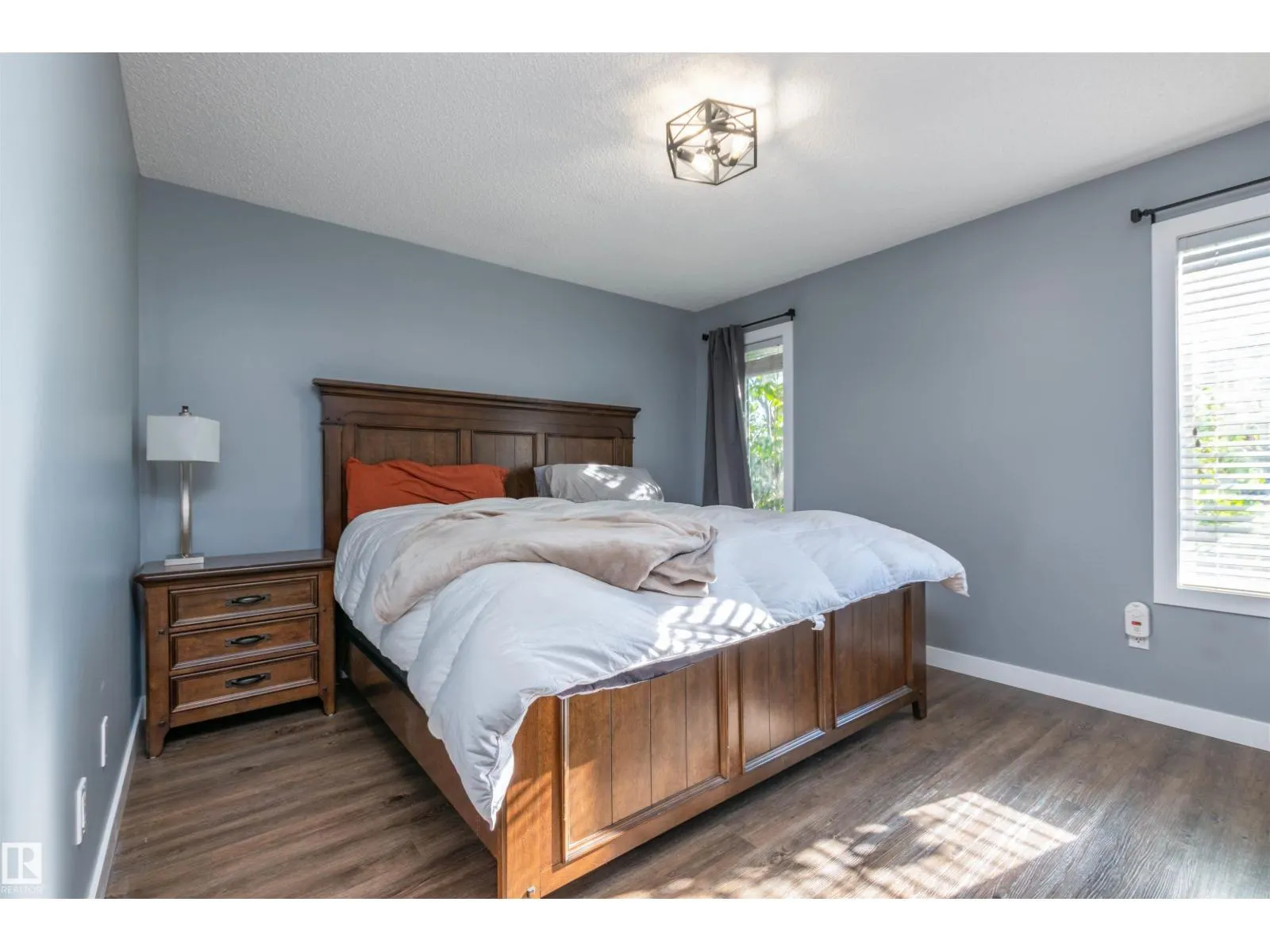 225 FORREST DR