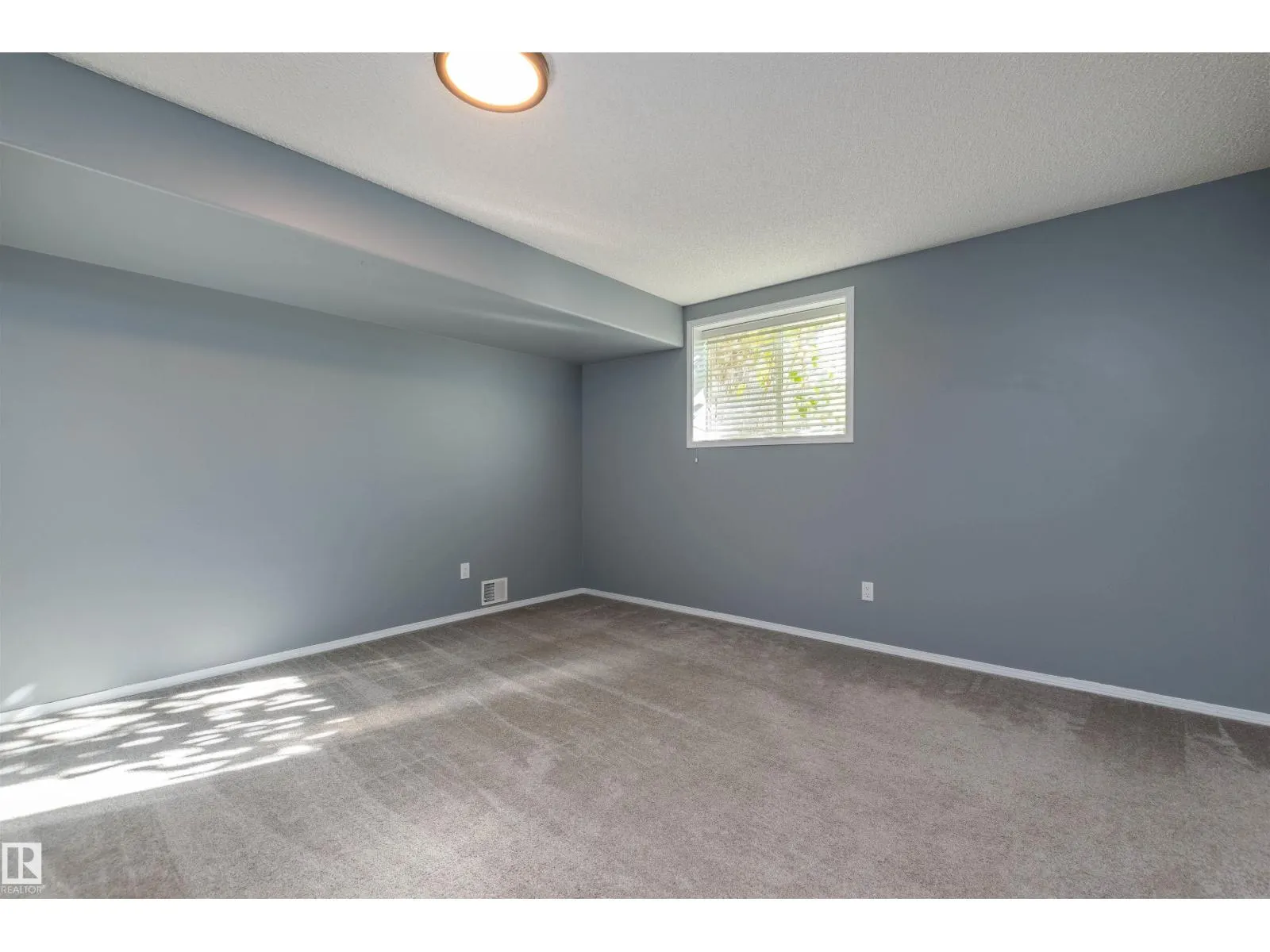 225 FORREST DR