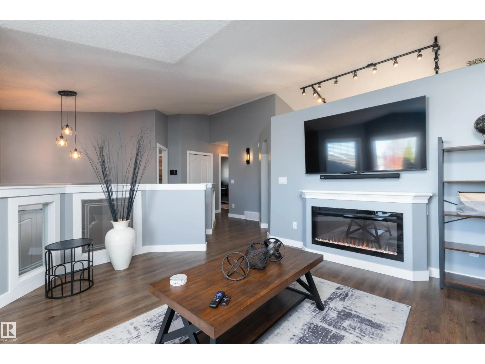 225 FORREST DR